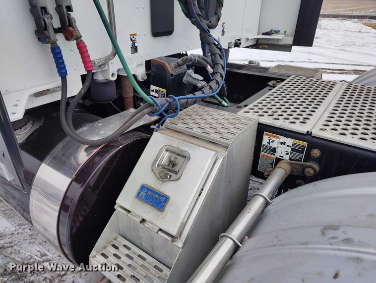 image for item DT0889 2020 Kenworth W990 semi truck