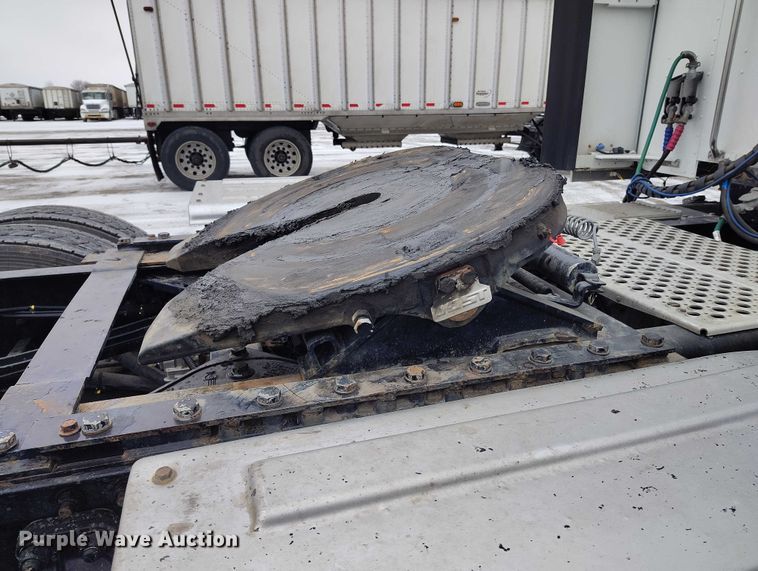 image for item DT0889 2020 Kenworth W990 semi truck