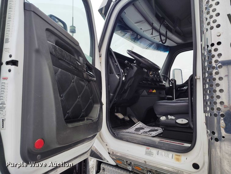 image for item DT0889 2020 Kenworth W990 semi truck