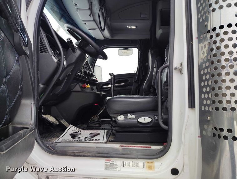 image for item DT0889 2020 Kenworth W990 semi truck