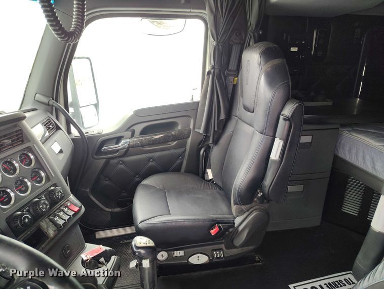 image for item DT0889 2020 Kenworth W990 semi truck