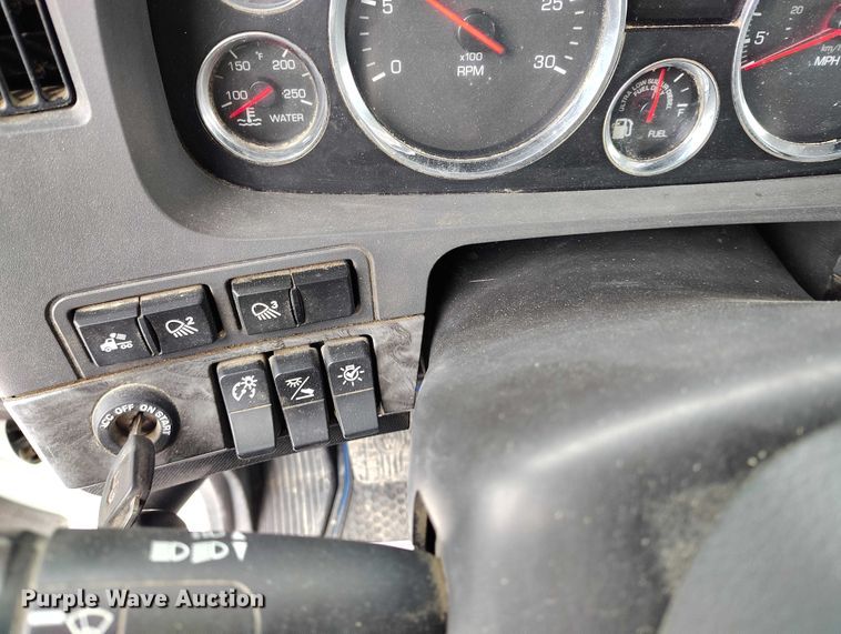 image for item DT0889 2020 Kenworth W990 semi truck