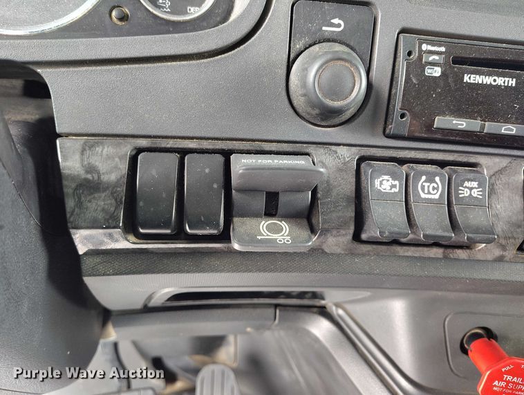 image for item DT0889 2020 Kenworth W990 semi truck