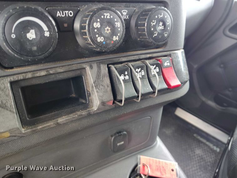 image for item DT0889 2020 Kenworth W990 semi truck