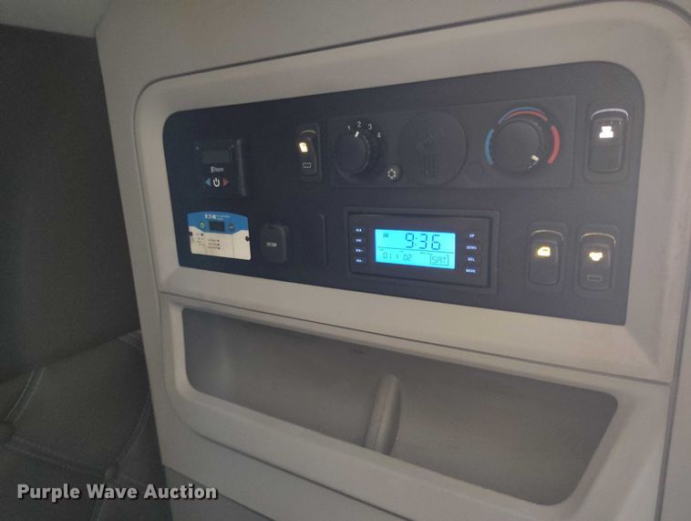 image for item DT0889 2020 Kenworth W990 semi truck