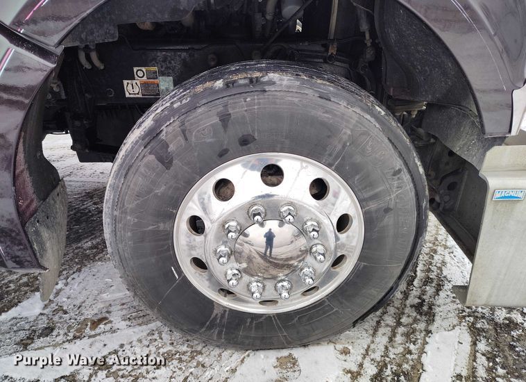 image for item DT0889 2020 Kenworth W990 semi truck