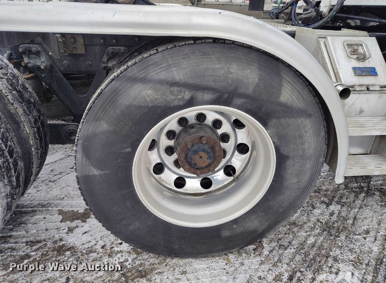 image for item DT0889 2020 Kenworth W990 semi truck