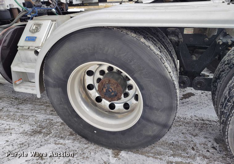 image for item DT0889 2020 Kenworth W990 semi truck