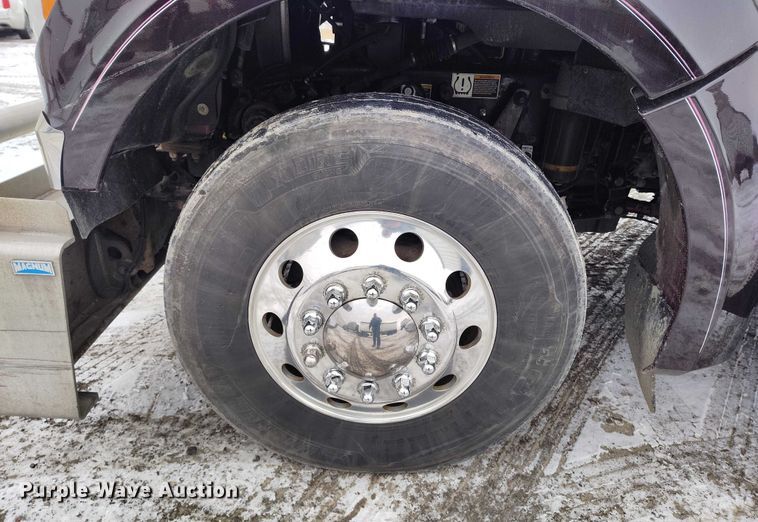 image for item DT0889 2020 Kenworth W990 semi truck