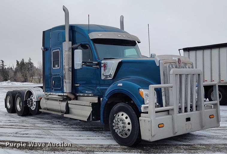 image for item DT0890 2020 Kenworth W990 semi truck