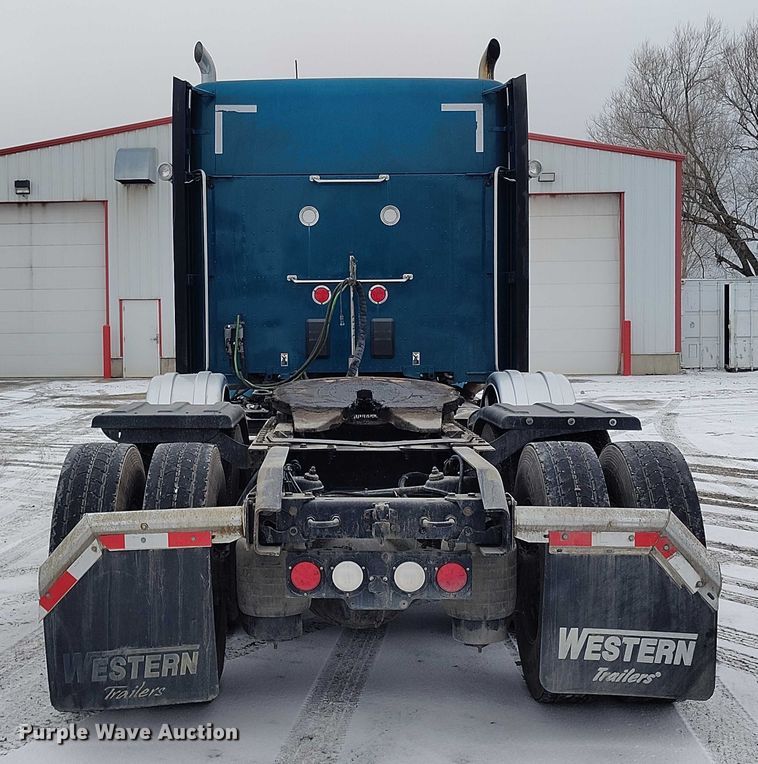 image for item DT0890 2020 Kenworth W990 semi truck