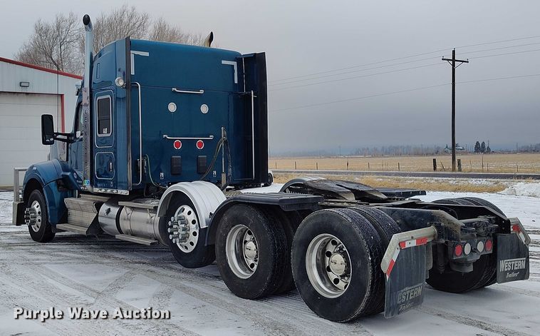 image for item DT0890 2020 Kenworth W990 semi truck