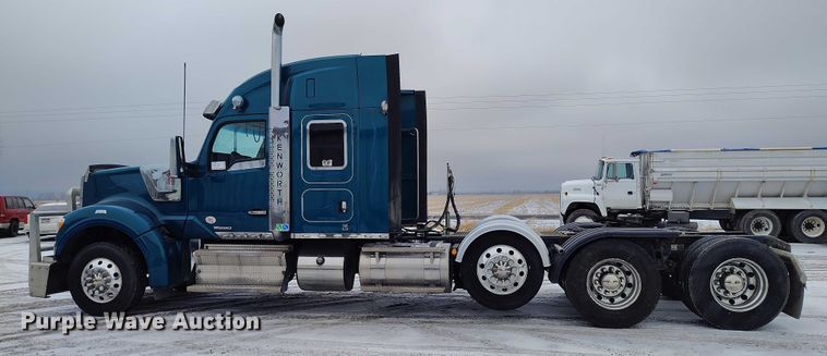 image for item DT0890 2020 Kenworth W990 semi truck