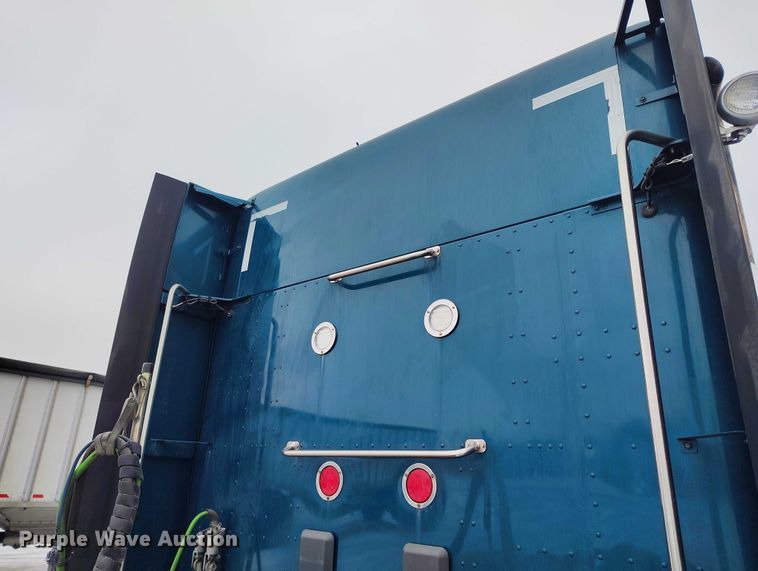 image for item DT0890 2020 Kenworth W990 semi truck