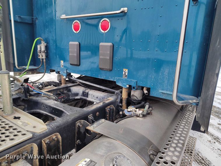 image for item DT0890 2020 Kenworth W990 semi truck