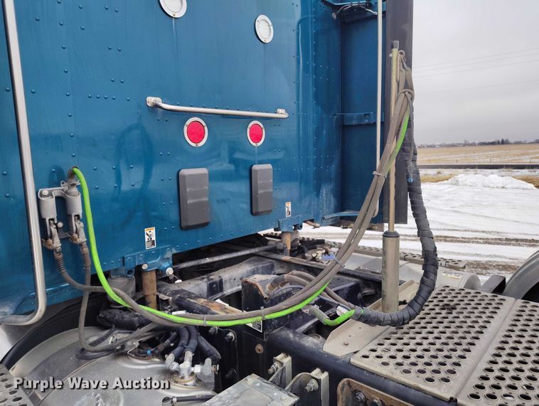 image for item DT0890 2020 Kenworth W990 semi truck