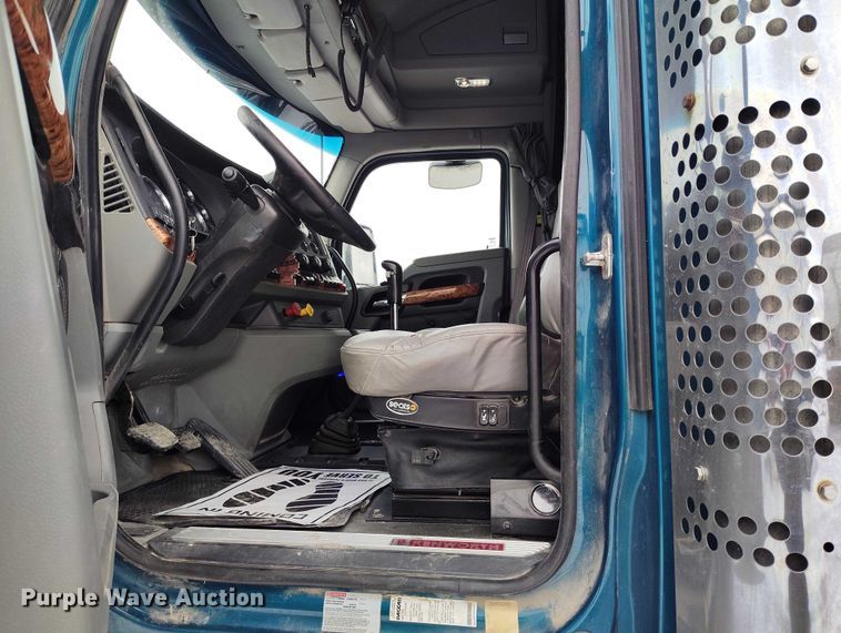 image for item DT0890 2020 Kenworth W990 semi truck