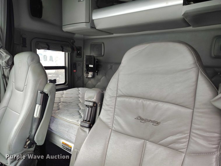 image for item DT0890 2020 Kenworth W990 semi truck