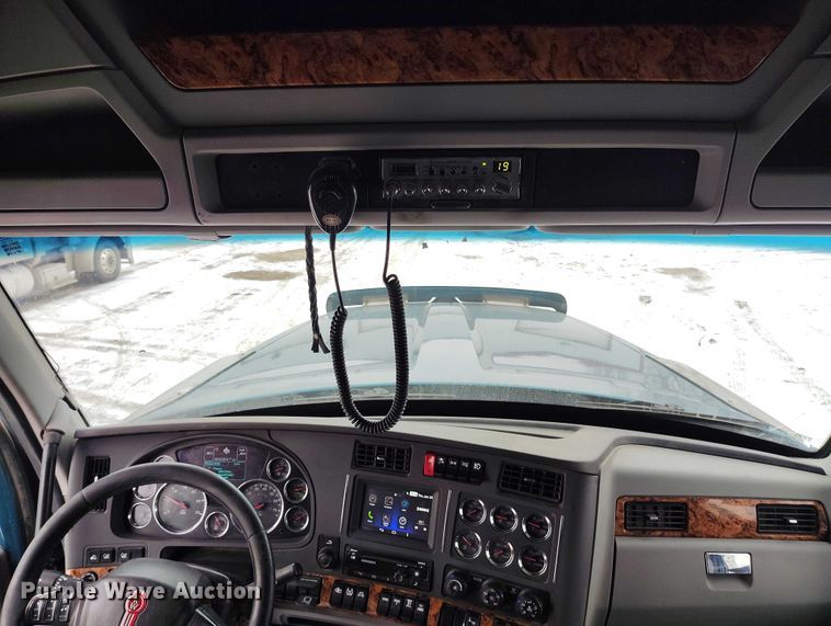 image for item DT0890 2020 Kenworth W990 semi truck