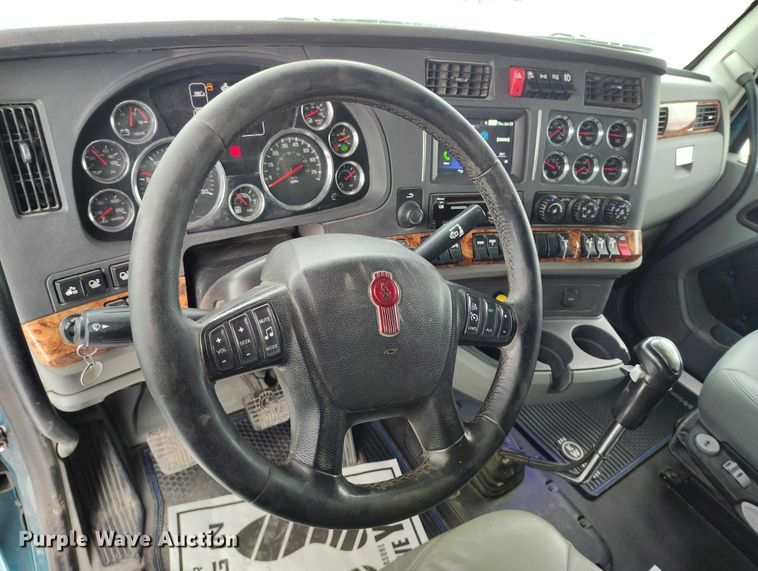 image for item DT0890 2020 Kenworth W990 semi truck