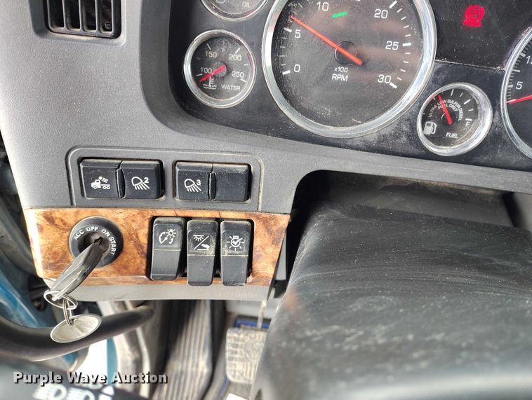 image for item DT0890 2020 Kenworth W990 semi truck