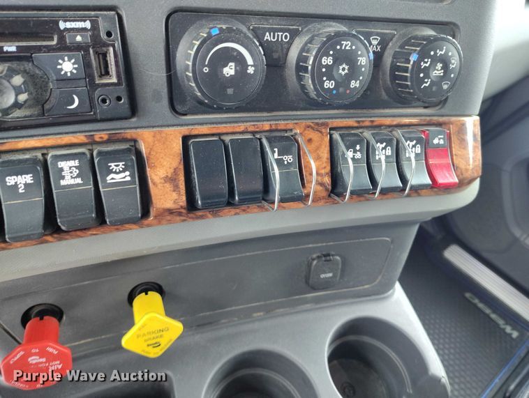 image for item DT0890 2020 Kenworth W990 semi truck