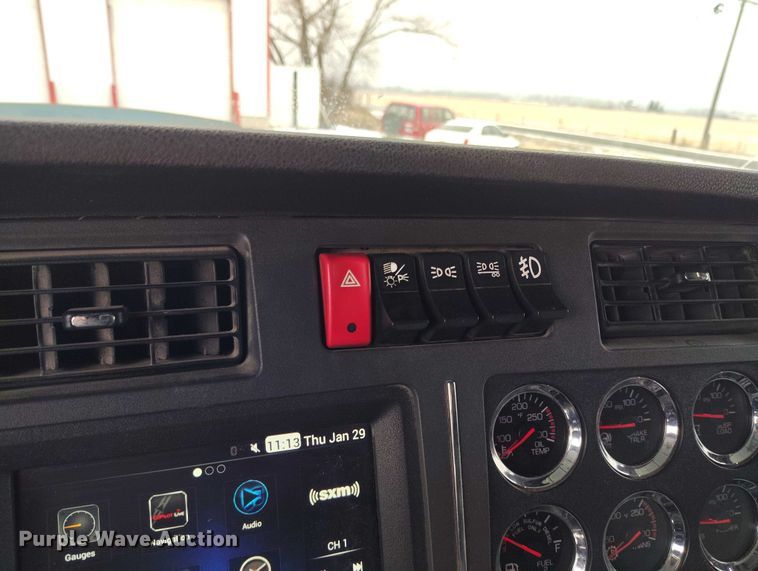 image for item DT0890 2020 Kenworth W990 semi truck