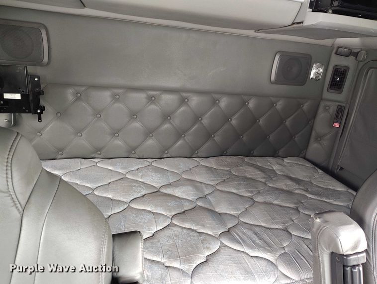 image for item DT0890 2020 Kenworth W990 semi truck