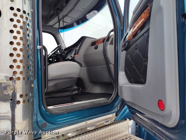 image for item DT0890 2020 Kenworth W990 semi truck