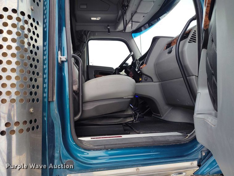 image for item DT0890 2020 Kenworth W990 semi truck