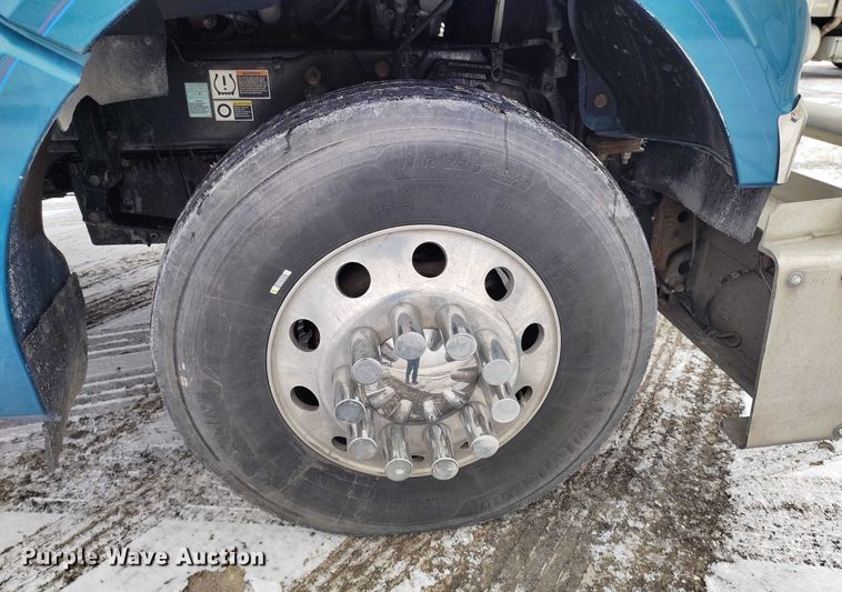 image for item DT0890 2020 Kenworth W990 semi truck