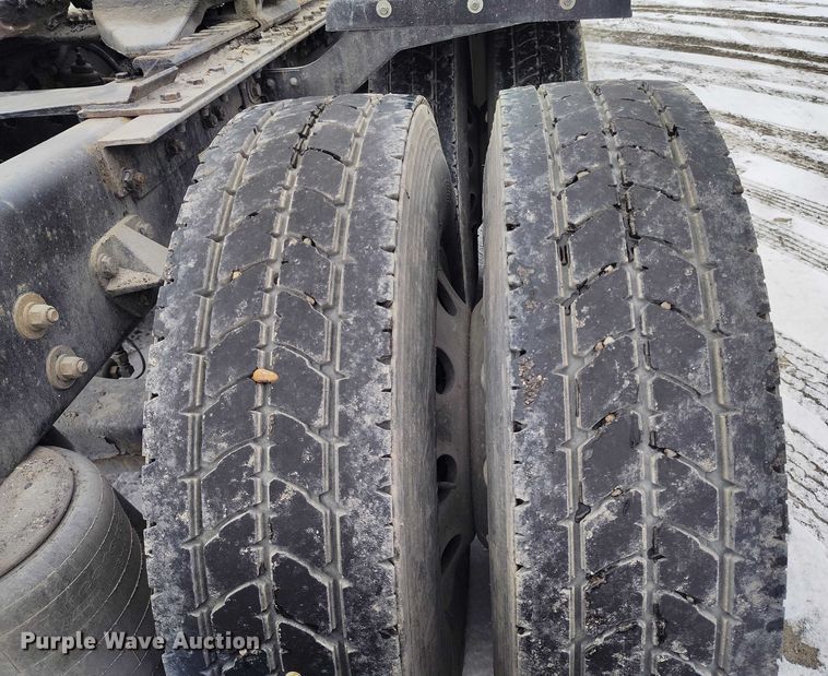 image for item DT0890 2020 Kenworth W990 semi truck