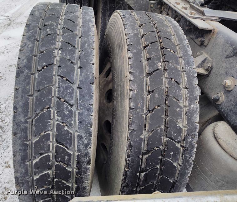 image for item DT0890 2020 Kenworth W990 semi truck