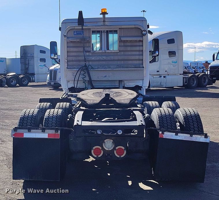 image for item DT0894 2018 Freightliner Cascadia 125 semi truck