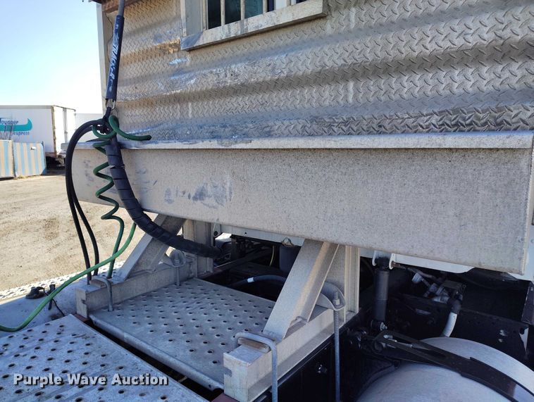 image for item DT0894 2018 Freightliner Cascadia 125 semi truck