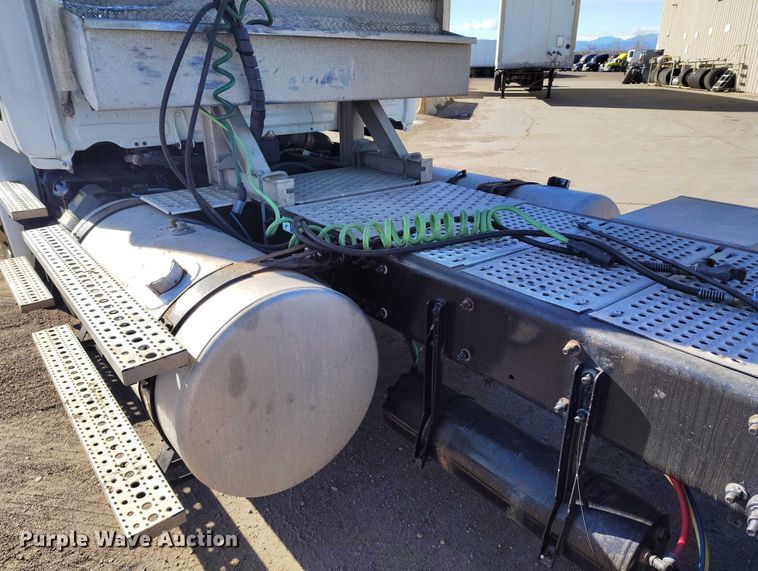 image for item DT0894 2018 Freightliner Cascadia 125 semi truck