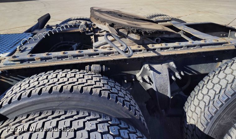 image for item DT0894 2018 Freightliner Cascadia 125 semi truck