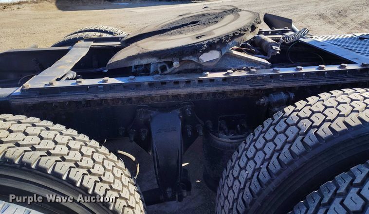 image for item DT0894 2018 Freightliner Cascadia 125 semi truck