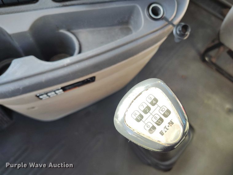 image for item DT0894 2018 Freightliner Cascadia 125 semi truck