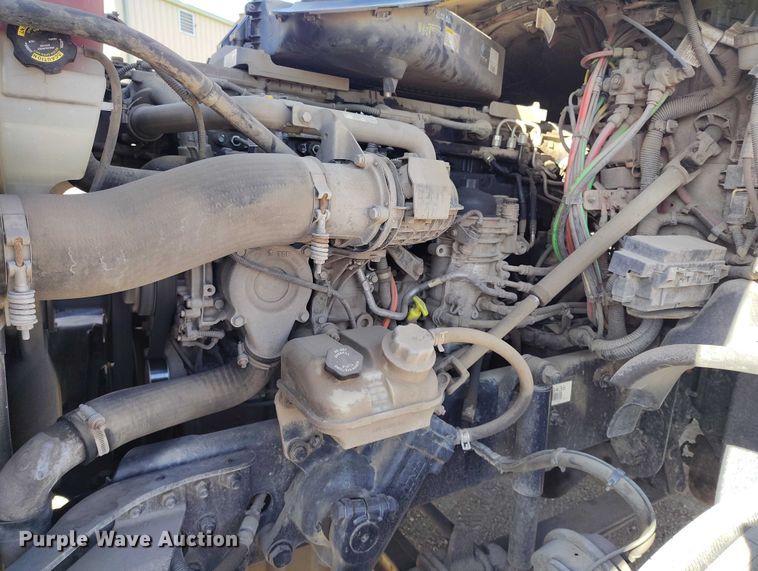 image for item DT0894 2018 Freightliner Cascadia 125 semi truck