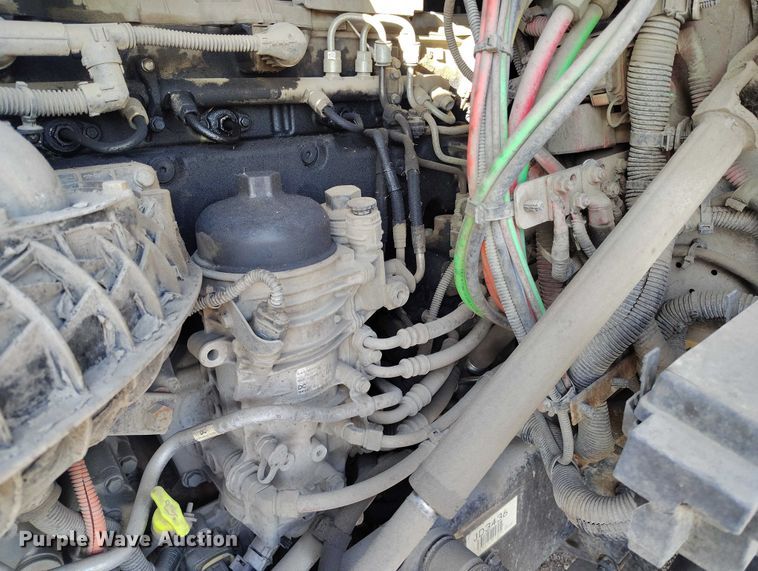 image for item DT0894 2018 Freightliner Cascadia 125 semi truck