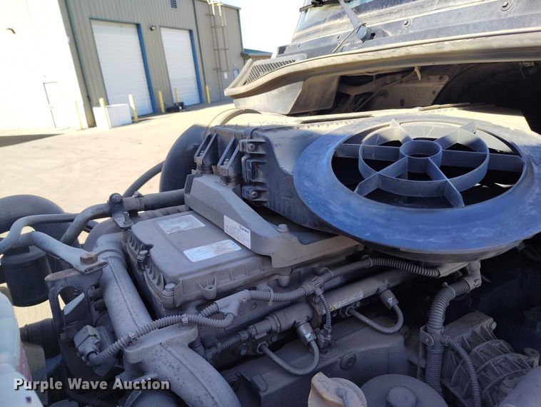 image for item DT0894 2018 Freightliner Cascadia 125 semi truck