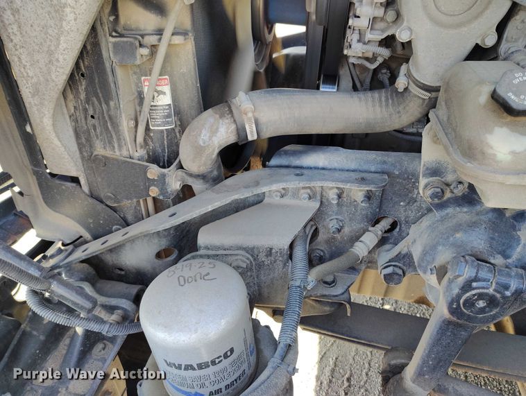 image for item DT0894 2018 Freightliner Cascadia 125 semi truck