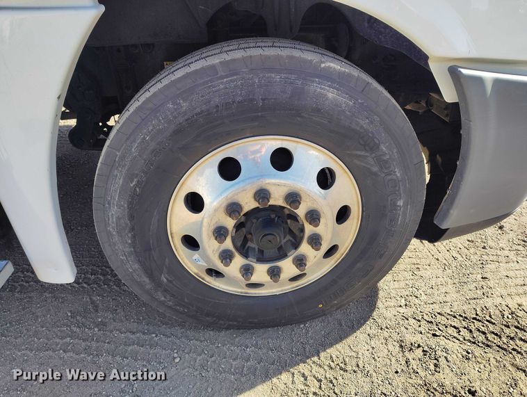 image for item DT0894 2018 Freightliner Cascadia 125 semi truck