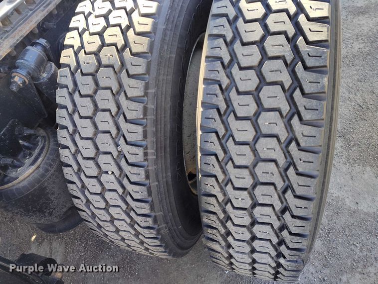 image for item DT0894 2018 Freightliner Cascadia 125 semi truck