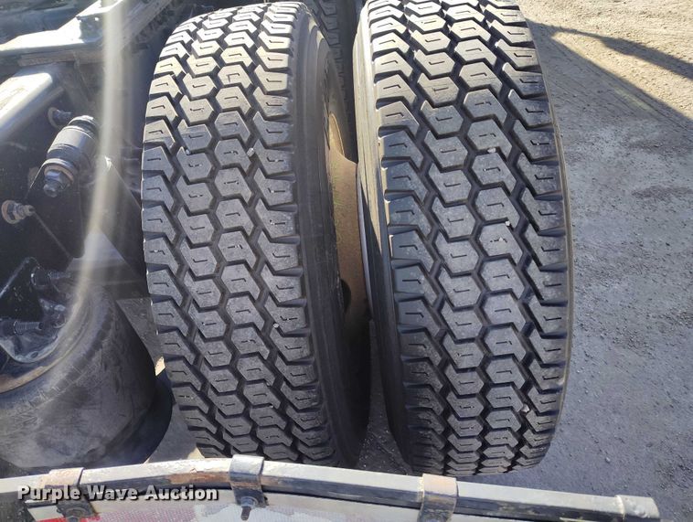 image for item DT0894 2018 Freightliner Cascadia 125 semi truck