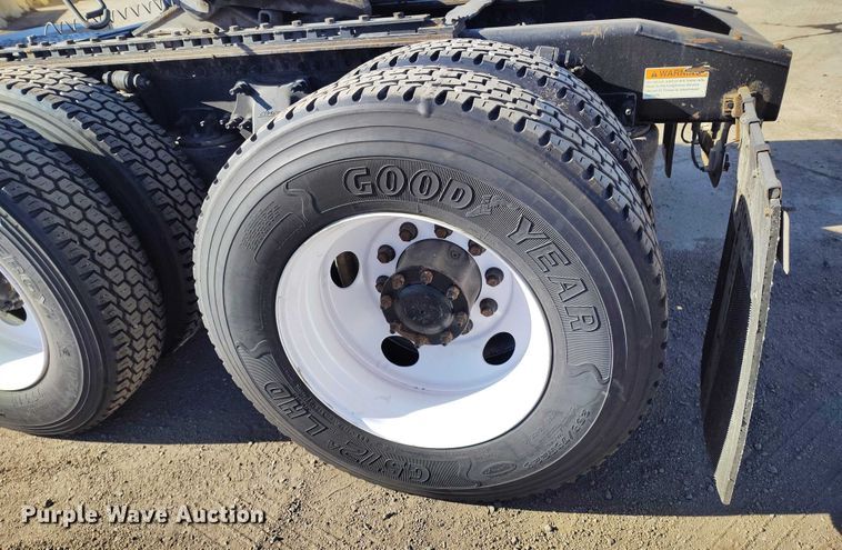 image for item DT0894 2018 Freightliner Cascadia 125 semi truck