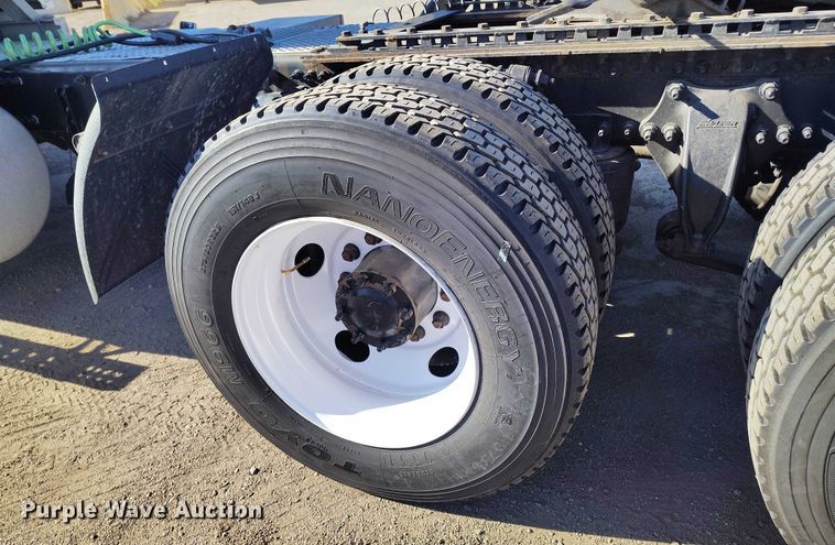 image for item DT0894 2018 Freightliner Cascadia 125 semi truck