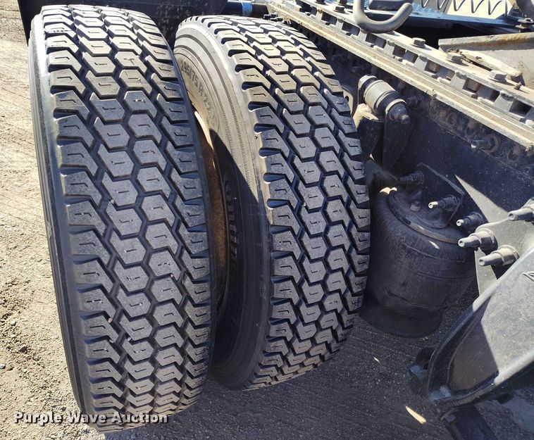 image for item DT0894 2018 Freightliner Cascadia 125 semi truck