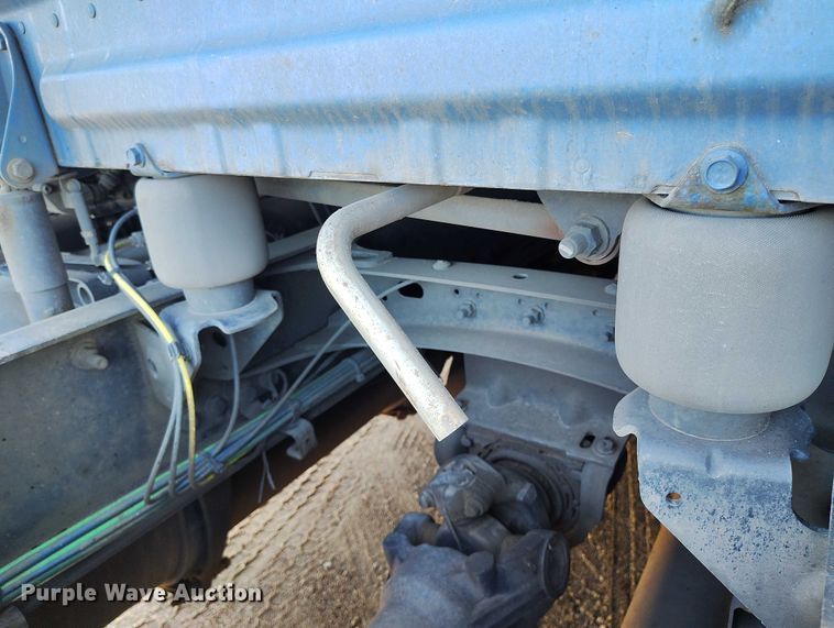 image for item DT0895 2020 Freightliner Cascadia 126 semi truck